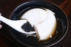茶屋で食べる豆腐汁
