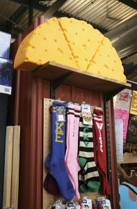 ミルウォーキーの市民の台所「パブリック・マーケット」で売っている「チーズ・ヘッド」