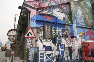 アートがいっぱいの「ピア２」地区。港の倉庫街を再開発して、高雄で一番ホットな場所に生まれ変わった