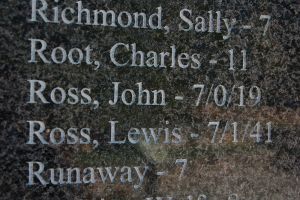 ブライス・フェリーの記念碑には、強制移住させられたチェロキーの名前と、所有していた黒人奴隷の人数も彫られている