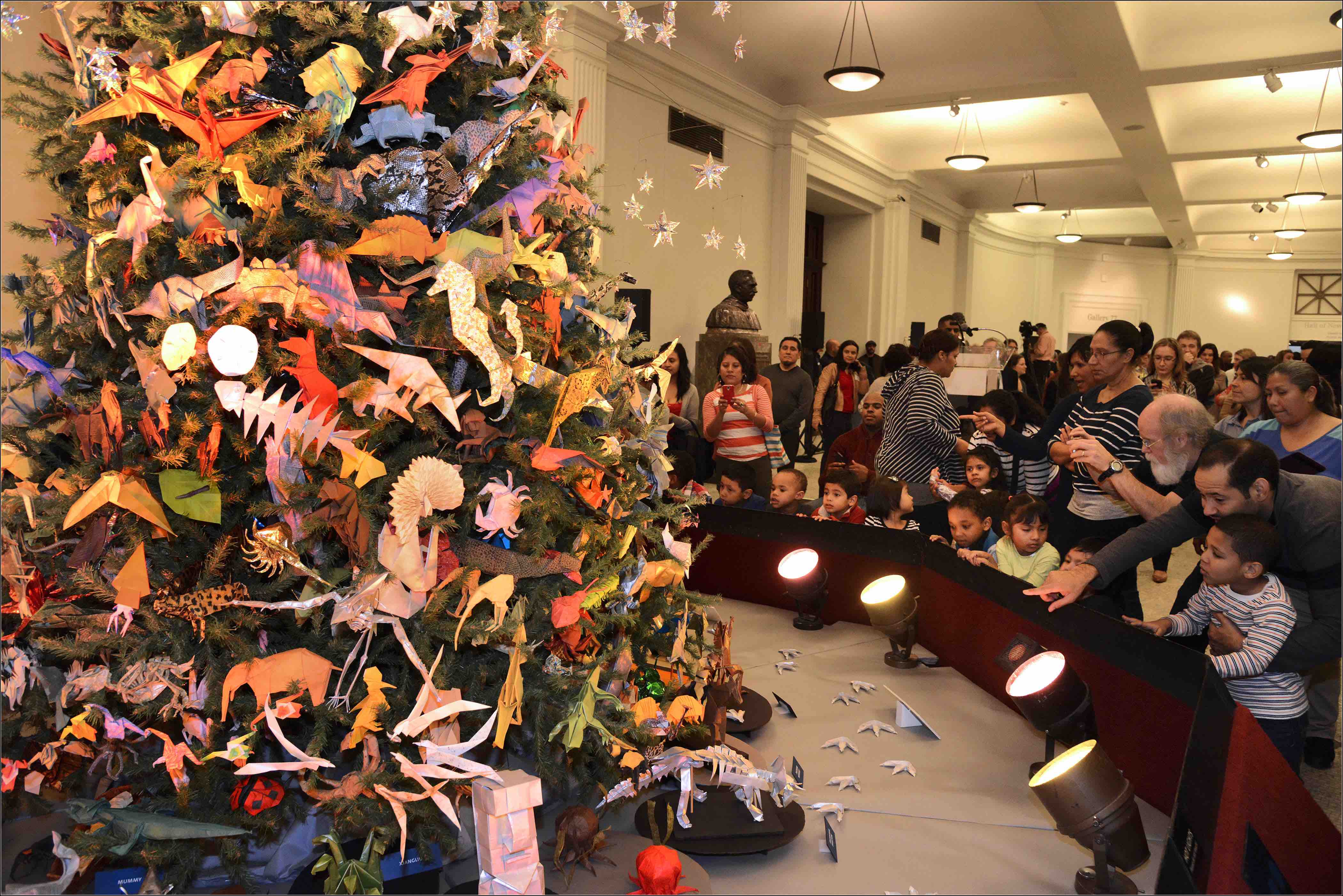 折り紙 クリスマスツリー 11月23日からニューヨーク自然史博物館で展示 U S Frontline フロントライン