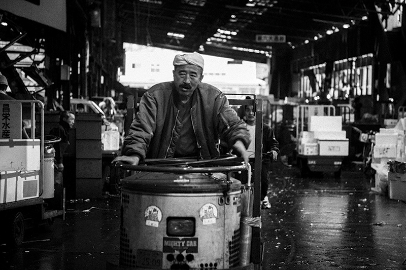 ターレットを運転する市場人 Photo © Nobutoshi Mizushima