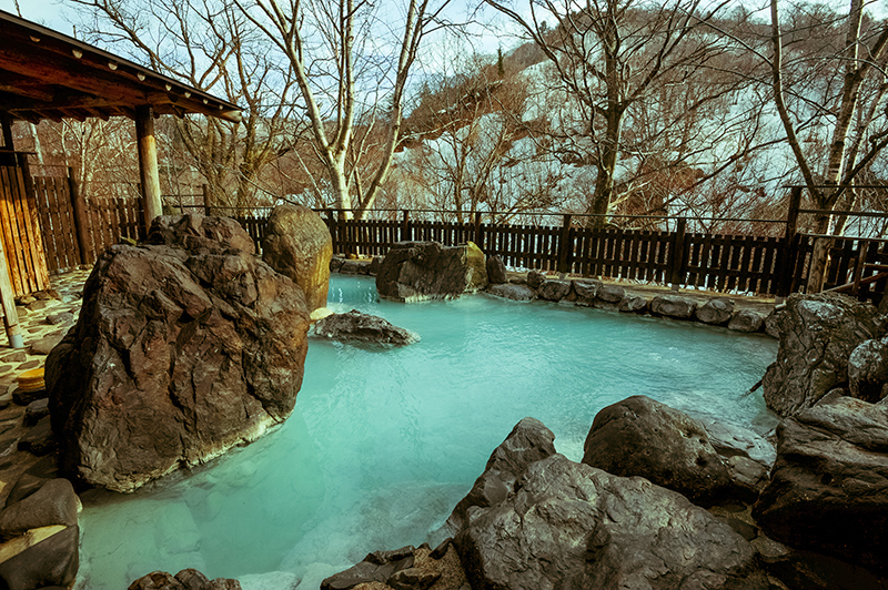 峡雲荘の露天風呂 Photo © Nobutoshi Mizushima
