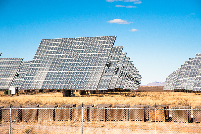 ニューメキシコ南部の大型ソーラーファーム Photo © Nobutoshi Mizushima