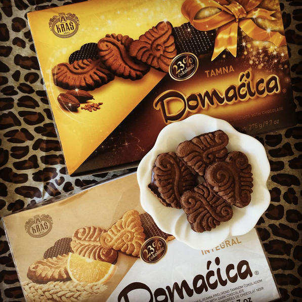 ガイドのドゥブラさんさんが薦めてくれた、クロアチア土産のチョコレートビスケット。スーパーで買えて、安くて美味しい、言うことなし！ Photo © Mirei Sato