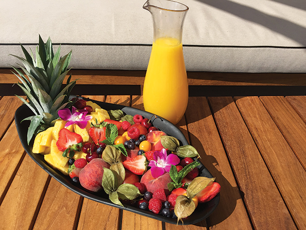 「Elixir」の朝食、フルーツの盛り合わせ Photo © Mirei Sato